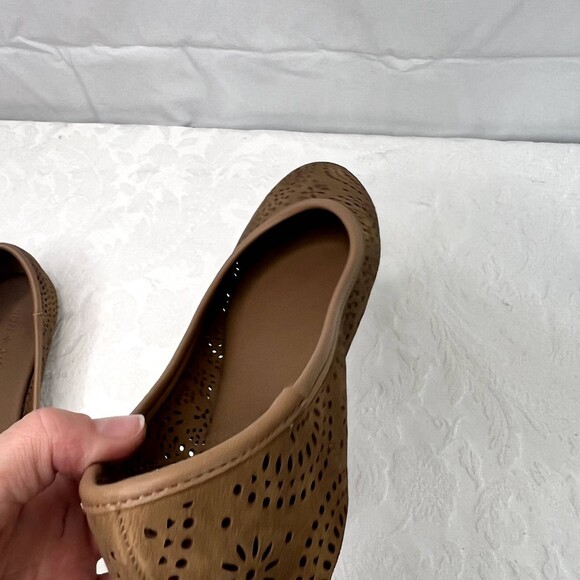 ⭐️2/$10 Sun & Stone Perforated Slip On Sophia Ballet Flat Size 6‎ - Picture 8 of 10